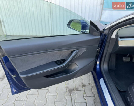 Синий Тесла Модель 3, объемом двигателя 0 л и пробегом 305 тыс. км за 13300 $, фото 23 на Automoto.ua