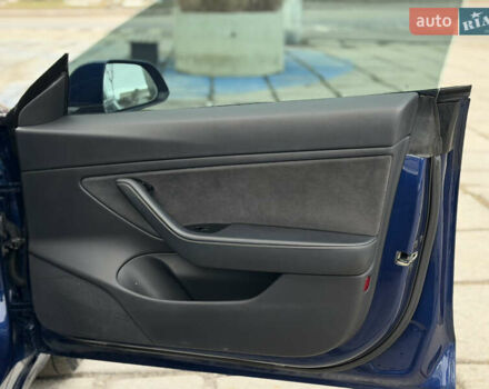 Синий Тесла Модель 3, объемом двигателя 0 л и пробегом 128 тыс. км за 15500 $, фото 22 на Automoto.ua