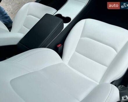 Синий Тесла Модель 3, объемом двигателя 0 л и пробегом 53 тыс. км за 20500 $, фото 18 на Automoto.ua