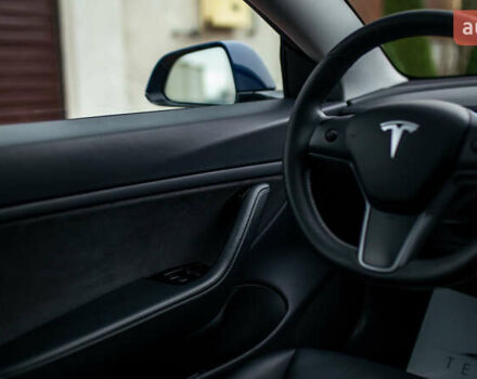 Синій Тесла Модель 3, об'ємом двигуна 0 л та пробігом 77 тис. км за 19999 $, фото 35 на Automoto.ua