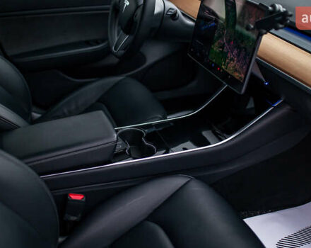 Синій Тесла Модель 3, об'ємом двигуна 0 л та пробігом 77 тис. км за 19999 $, фото 41 на Automoto.ua