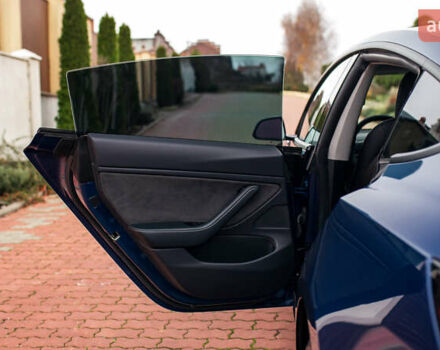 Синій Тесла Модель 3, об'ємом двигуна 0 л та пробігом 77 тис. км за 19999 $, фото 25 на Automoto.ua