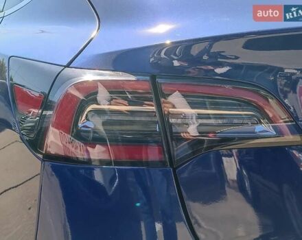 Тесла Модель 3 2019 у Харкові на Automoto.ua Синій Тесла Модель 3, об'ємом двигуна 0 л та пробігом 71 тис. км за 15430 $, фото 10 на Automoto.ua