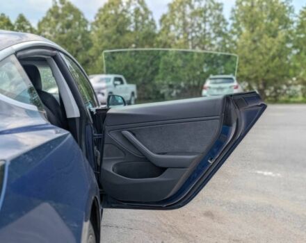 Синій Тесла Модель 3, об'ємом двигуна 0 л та пробігом 30 тис. км за 6988 $, фото 17 на Automoto.ua