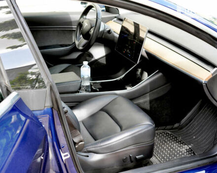 Синій Тесла Модель 3, об'ємом двигуна 0 л та пробігом 98 тис. км за 19500 $, фото 17 на Automoto.ua