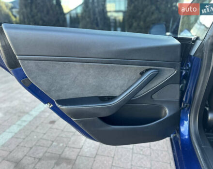 Синий Тесла Модель 3, объемом двигателя 0 л и пробегом 71 тыс. км за 17500 $, фото 90 на Automoto.ua