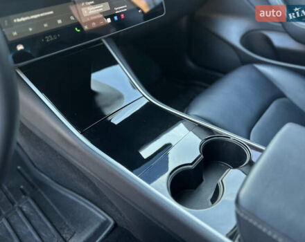 Синий Тесла Модель 3, объемом двигателя 0 л и пробегом 71 тыс. км за 17500 $, фото 69 на Automoto.ua