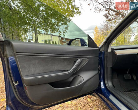 Синий Тесла Модель 3, объемом двигателя 0 л и пробегом 63 тыс. км за 21500 $, фото 11 на Automoto.ua