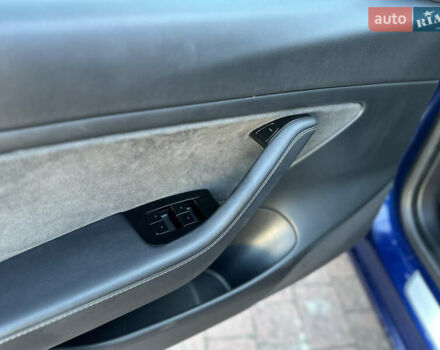 Синий Тесла Модель 3, объемом двигателя 0 л и пробегом 71 тыс. км за 17500 $, фото 53 на Automoto.ua