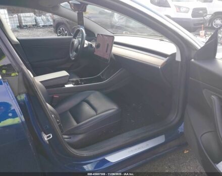 Синій Тесла Модель 3, об'ємом двигуна 0 л та пробігом 143 тис. км за 10500 $, фото 6 на Automoto.ua