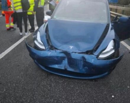 Синій Тесла Модель 3, об'ємом двигуна 0 л та пробігом 140 тис. км за 22166 $, фото 1 на Automoto.ua