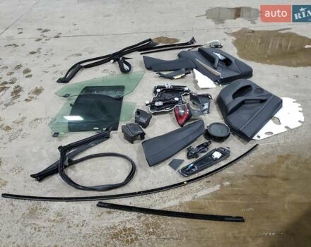 Синий Тесла Модель 3, объемом двигателя 0 л и пробегом 60 тыс. км за 15000 $, фото 6 на Automoto.ua