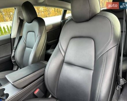 Синій Тесла Модель 3, об'ємом двигуна 0 л та пробігом 98 тис. км за 16950 $, фото 17 на Automoto.ua