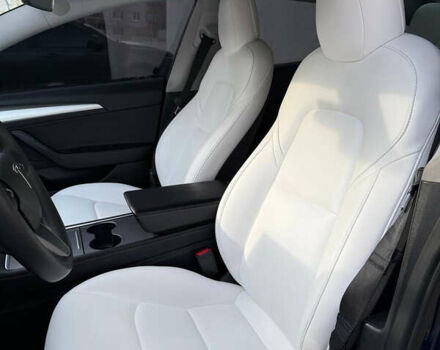 Синий Тесла Модель 3, объемом двигателя 0 л и пробегом 65 тыс. км за 21100 $, фото 16 на Automoto.ua