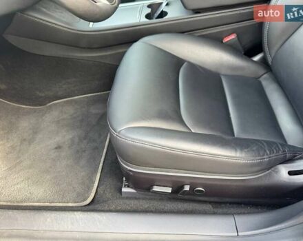 Тесла Модель 3 2021 у Луцьку на Automoto.ua Синій Тесла Модель 3, об'ємом двигуна 0 л та пробігом 59 тис. км за 19000 $, фото 10 на Automoto.ua