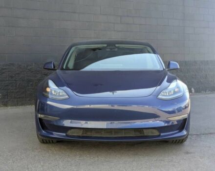 Тесла Модель 3 2021 у Києві на Automoto.ua Синій Тесла Модель 3, об'ємом двигуна 0 л та пробігом 28 тис. км за 8900 $, фото 1 на Automoto.ua