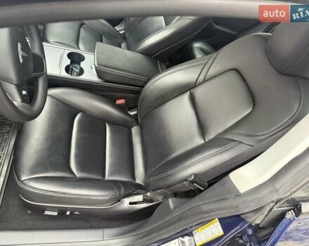 Тесла Модель 3 2022 у Умани на Automoto.ua Синій Тесла Модель 3, об'ємом двигуна 0 л та пробігом 53 тис. км за 19700 $, фото 27 на Automoto.ua