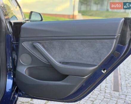 Синій Тесла Модель 3, об'ємом двигуна 0 л та пробігом 21 тис. км за 20999 $, фото 78 на Automoto.ua