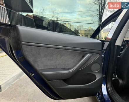 Синий Тесла Модель 3, объемом двигателя 0 л и пробегом 38 тыс. км за 20400 $, фото 13 на Automoto.ua