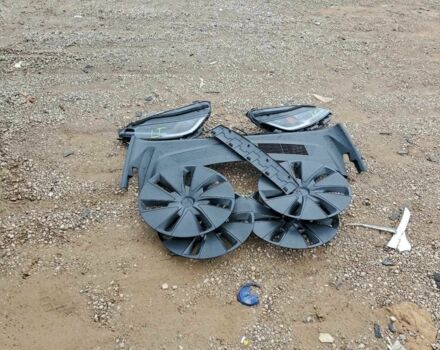 Синий Тесла Модель 3, объемом двигателя 0 л и пробегом 51 тыс. км за 9900 $, фото 11 на Automoto.ua