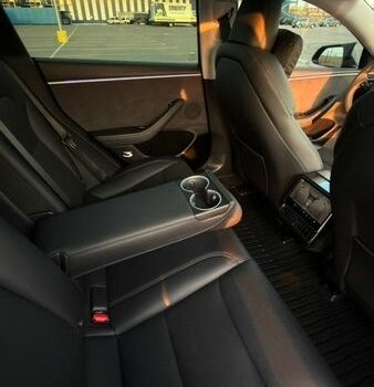 Синий Тесла Модель 3, объемом двигателя 0 л и пробегом 41 тыс. км за 29700 $, фото 16 на Automoto.ua