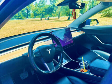 Тесла Модель 3 2018 у Дніпро (Дніпропетровську) на Automoto.ua Синій Тесла Модель 3, об'ємом двигуна 0 л та пробігом 126 тис. км за 18400 $, фото 1 на Automoto.ua