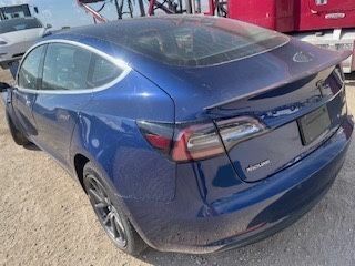 Синій Тесла Модель 3, об'ємом двигуна 0 л та пробігом 130 тис. км за 11000 $, фото 1 на Automoto.ua