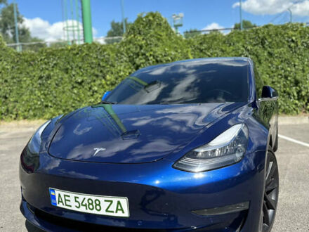 Тесла Модель 3 2020 в Днепре (Днепропетровске) на Automoto.ua Синий Тесла Модель 3, объемом двигателя 0 л и пробегом 57 тыс. км за 33000 $, фото 1 на Automoto.ua