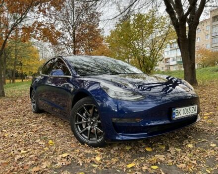 Тесла Модель 3 2020 в Дубно на Automoto.ua Синий Тесла Модель 3, объемом двигателя 0 л и пробегом 63 тыс. км за 21500 $, фото 1 на Automoto.ua
