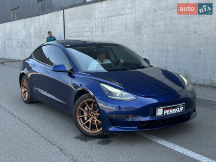Тесла Модель 3 2022 у Києві на Automoto.ua Синій Тесла Модель 3, об'ємом двигуна 0 л та пробігом 63 тис. км за 19999 $, фото 1 на Automoto.ua