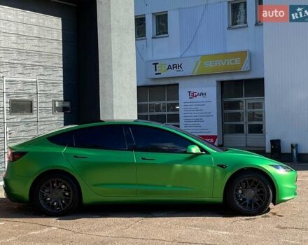 Тесла Модель 3 2025 у Києві на Automoto.ua Зелений Тесла Модель 3, об'ємом двигуна 0 л та пробігом 6 тис. км за 31999 $, фото 4 на Automoto.ua