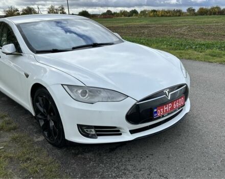 Белый Тесла Модель С, объемом двигателя 5 л и пробегом 189 тыс. км за 13700 $, фото 1 на Automoto.ua