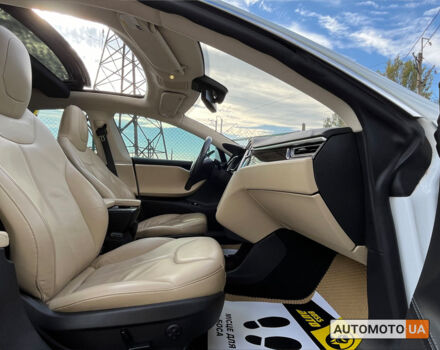 Белый Тесла Модель С, объемом двигателя 70 л и пробегом 127 тыс. км за 18500 $, фото 21 на Automoto.ua