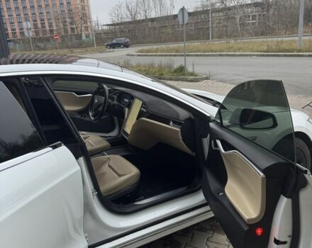 Белый Тесла Модель С, объемом двигателя 0 л и пробегом 112 тыс. км за 22000 $, фото 8 на Automoto.ua