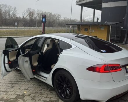 Белый Тесла Модель С, объемом двигателя 0 л и пробегом 112 тыс. км за 22000 $, фото 3 на Automoto.ua