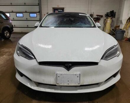 Белый Тесла Модель С, объемом двигателя 0 л и пробегом 123 тыс. км за 2500 $, фото 4 на Automoto.ua