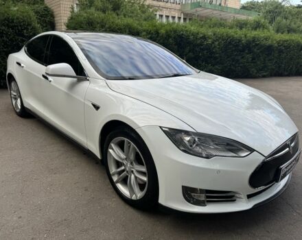 Белый Тесла Модель С, объемом двигателя 0 л и пробегом 100 тыс. км за 14450 $, фото 2 на Automoto.ua