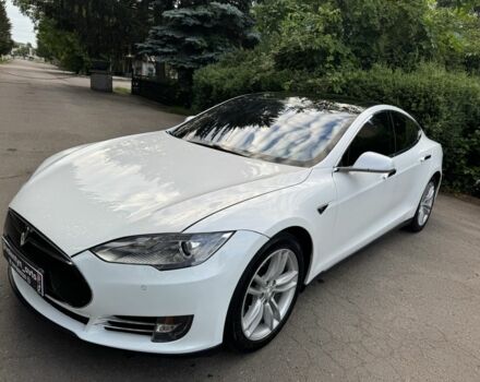 Белый Тесла Модель С, объемом двигателя 0 л и пробегом 100 тыс. км за 14450 $, фото 1 на Automoto.ua