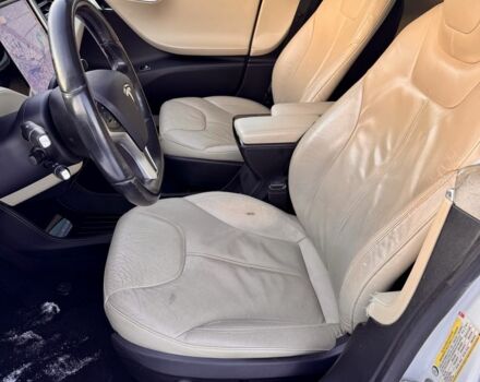 Белый Тесла Модель С, объемом двигателя 0 л и пробегом 286 тыс. км за 11999 $, фото 6 на Automoto.ua