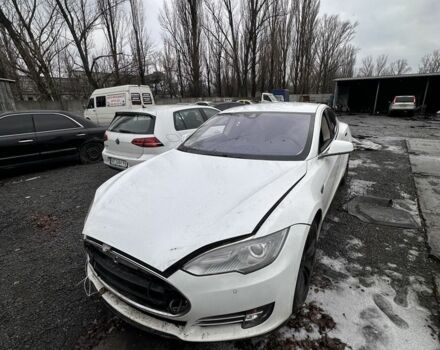 Белый Тесла Модель С, объемом двигателя 0 л и пробегом 120 тыс. км за 6300 $, фото 1 на Automoto.ua