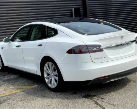 Белый Тесла Модель С, объемом двигателя 0 л и пробегом 79 тыс. км за 4500 $, фото 2 на Automoto.ua