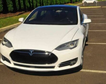 Белый Тесла Модель С, объемом двигателя 0 л и пробегом 110 тыс. км за 5000 $, фото 1 на Automoto.ua