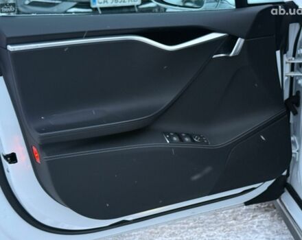 Білий Тесла Модель С, об'ємом двигуна 0 л та пробігом 130 тис. км за 17990 $, фото 15 на Automoto.ua