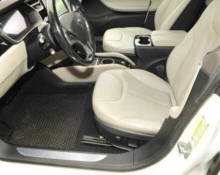 Белый Тесла Модель С, объемом двигателя 0 л и пробегом 110 тыс. км за 5000 $, фото 9 на Automoto.ua