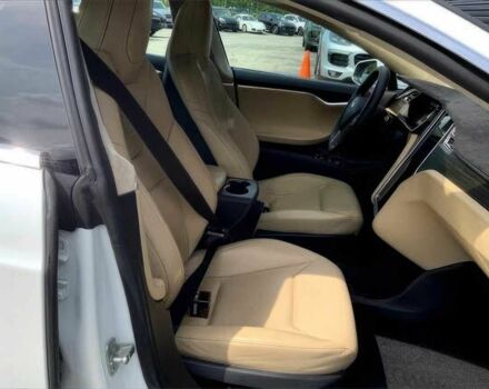 Белый Тесла Модель С, объемом двигателя 0 л и пробегом 79 тыс. км за 4500 $, фото 7 на Automoto.ua