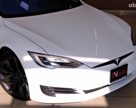 Белый Тесла Модель С, объемом двигателя 0 л и пробегом 62 тыс. км за 20900 $, фото 2 на Automoto.ua