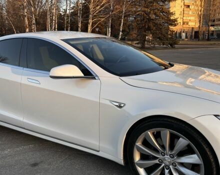 Белый Тесла Модель С, объемом двигателя 0 л и пробегом 62 тыс. км за 15999 $, фото 1 на Automoto.ua