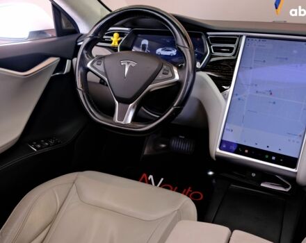 Белый Тесла Модель С, объемом двигателя 0 л и пробегом 62 тыс. км за 20900 $, фото 7 на Automoto.ua