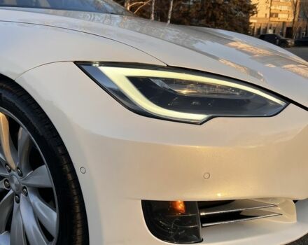 Белый Тесла Модель С, объемом двигателя 0 л и пробегом 62 тыс. км за 15999 $, фото 6 на Automoto.ua