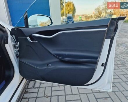 Белый Тесла Модель С, объемом двигателя 0 л и пробегом 119 тыс. км за 23999 $, фото 90 на Automoto.ua
